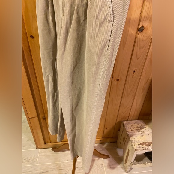 Lands’ End Traditional Fit Men’s Corduroy Khaki Pants - Picture 6 of 9